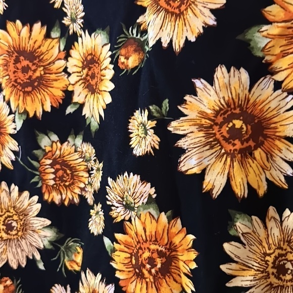 šSALEšFOREVER 21 Sunflower Skater Mini Skirt size 2X - Picture 4 of 8